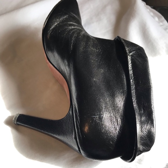 BLACK LEATHER HIGH HEEL ANKLE BOOTIE. SZ 10. - Picture 5 of 13